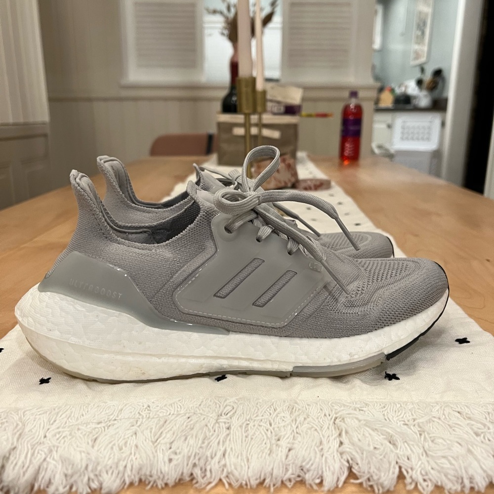 Adidas Ultraboost 22 running shoes size 7.5